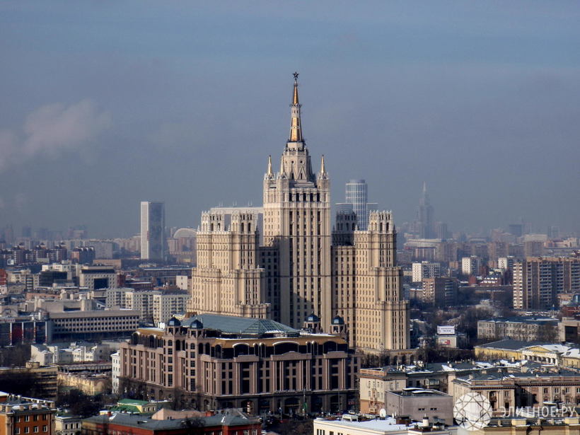 Квартиры в домах исторического фонда Москвы упали в цене на 35%