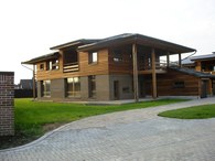 За 2015 год стоимость некоторых загородных коттеджей упала на 50%