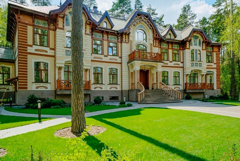 Стоимость самого дорогого дома в России снизилась за год на 11%