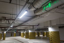 На каждые пять квартир в новостройках Москвы покупают лишь одно машиноместо