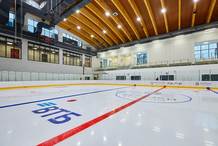 В поселке «Березки River Village» на Рублевке построили ледовый комплекс