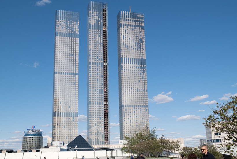 Треть предложения дорогих новостроек Москвы приходится на небоскребы