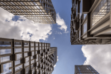 Спрос на московские новостройки элит-класса упал почти в два раза за год