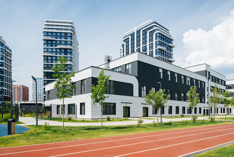 В жилом комплексе «Остров» начала работать школа № 2030